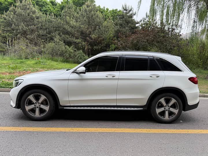 Mercedes-Benz GLC 2016 GLC 260 4 MATIC Luxury — фото 3