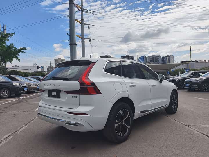 Volvo XC60 2026 B 5 4 WD — фото 5