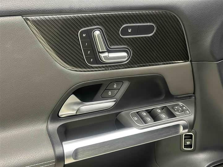 Mercedes-Benz GLB 2023 AMG GLB 35 4 MATIC — фото 11