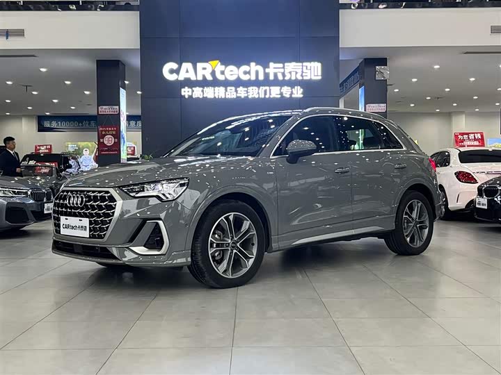 Audi Q3 2024 40 TFSI — фото 1
