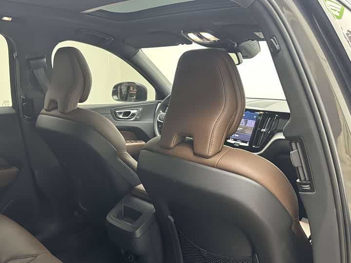 Volvo XC60 2022 B 5 4 WD — фото 19