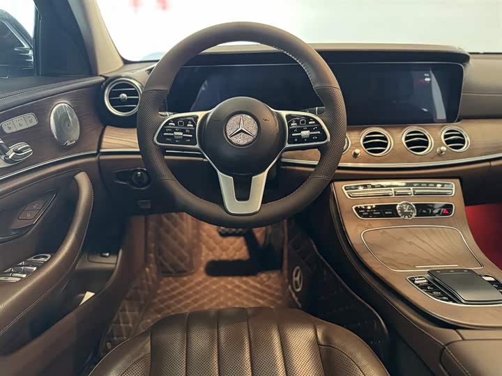 Mercedes-Benz E-Class 2019 E 300 L Luxury — фото 14
