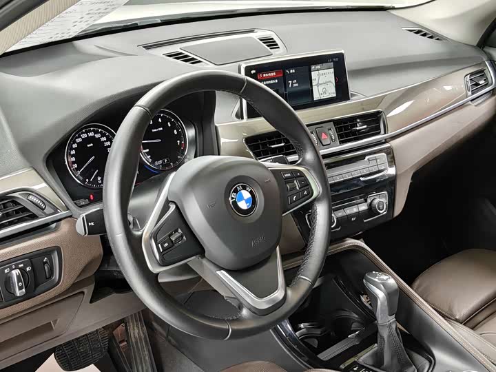BMW X1 2019 x Drive 20 Li — фото 5