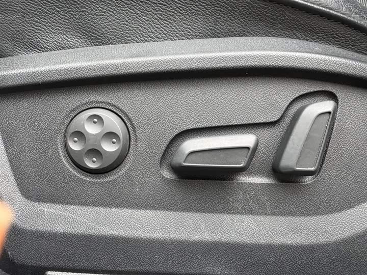 Audi Q2L 2020 35 TFSI — фото 4