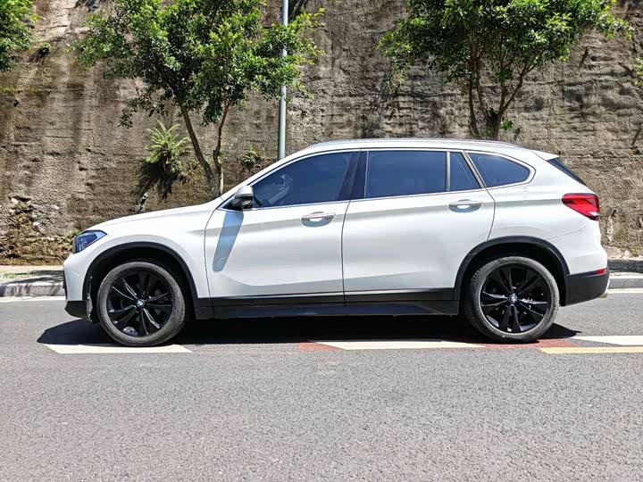 BMW X1 2020 s Drive 20 Li — фото 17