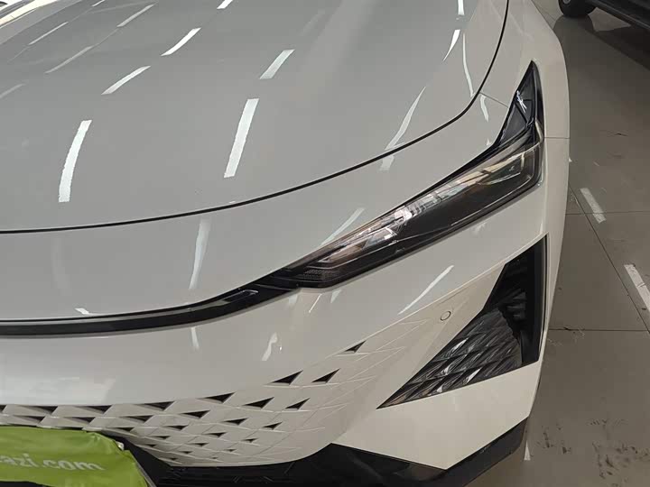Changan UNI-V 2024 1.5 T — фото 18