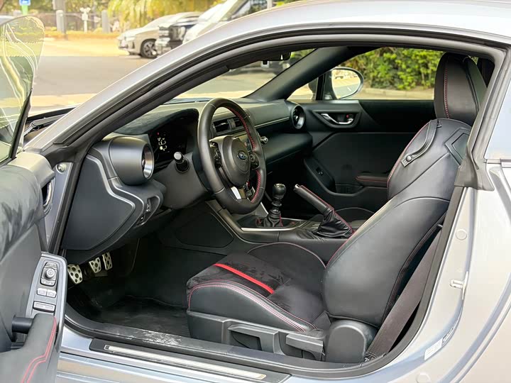 Subaru BRZ 2023 2.4 L MT 10 — фото 9