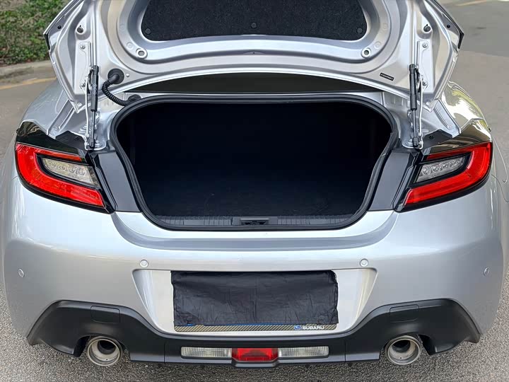 Subaru BRZ 2023 2.4 L MT 10 — фото 10
