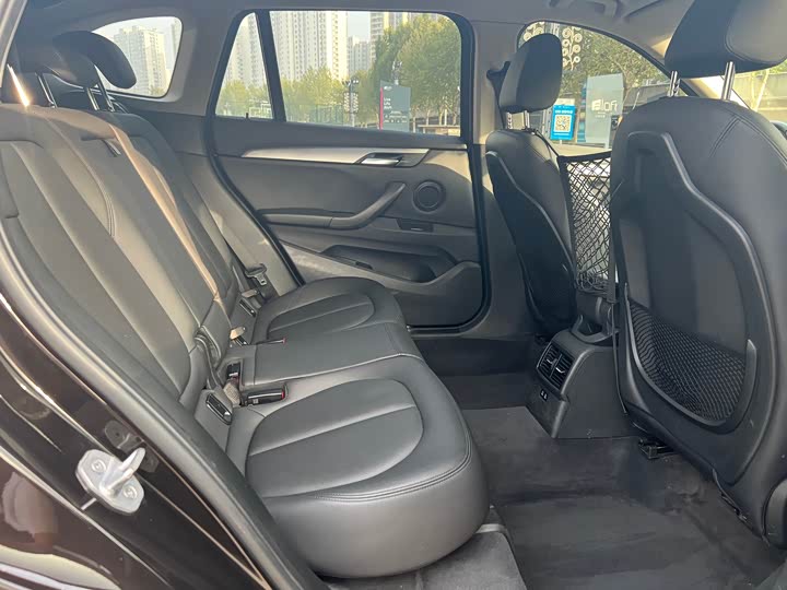 BMW X1 2019 s Drive 18 Li — фото 13