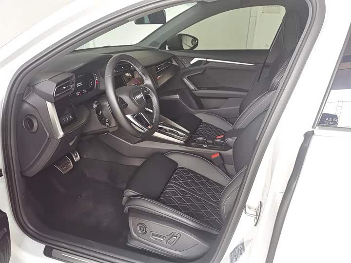 Audi A3 2025 Sportback 35 TFSI — фото 7