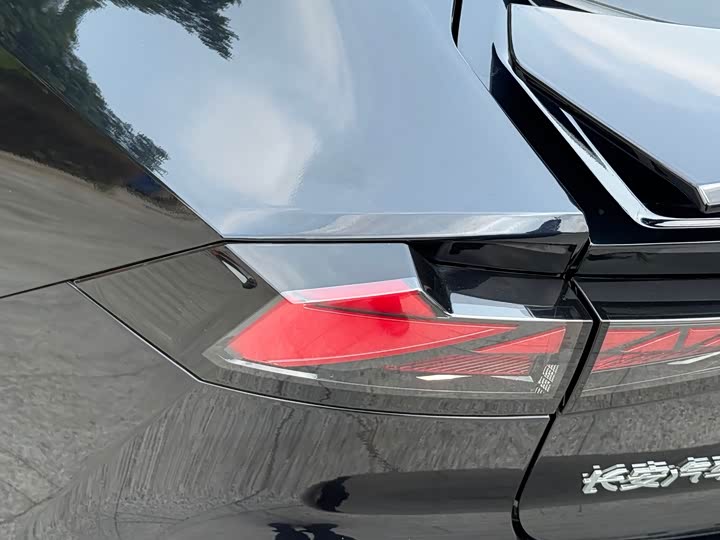 Changan UNI-V 2022 1.5 T — фото 21