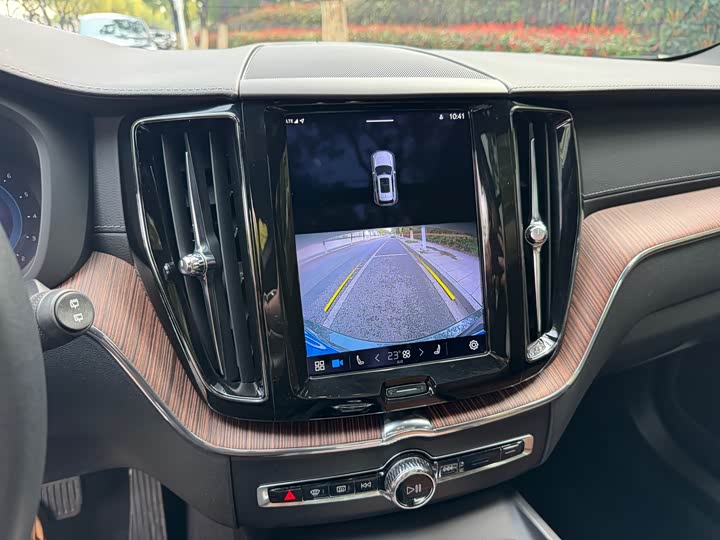 Volvo XC60 2022 B 5 4 WD — фото 10