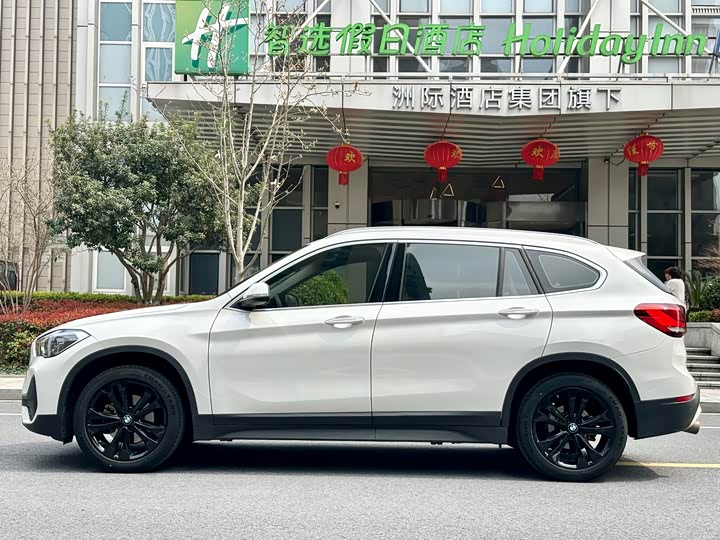 BMW X1 2020 s Drive 20 Li — фото 3
