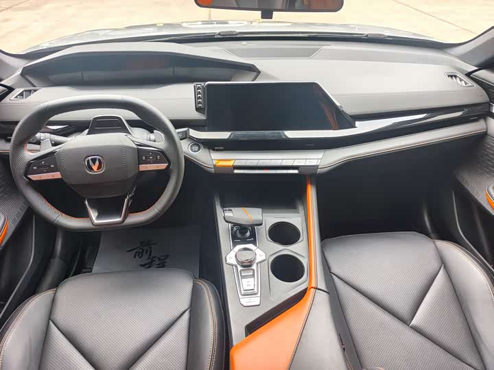 Changan UNI-V 2023 1.5 T Premium — фото 10