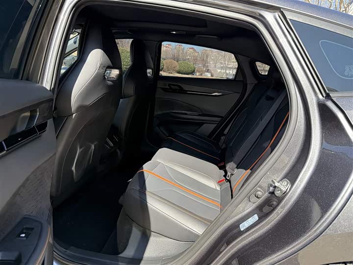 Changan UNI-V 2024 1.5 T Premium — фото 23