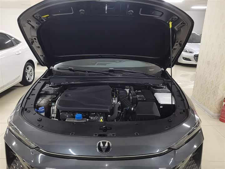 Changan UNI-V 2024 1.5 T Premium — фото 19