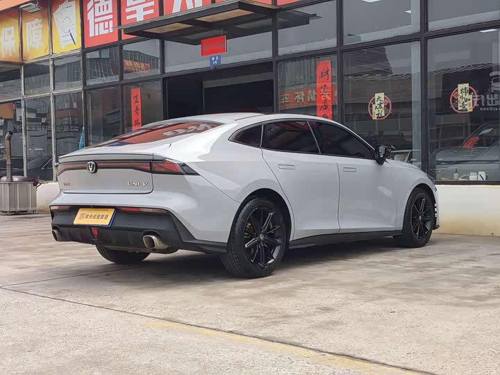 Changan UNI-V 2023 1.5 T Premium — фото 16