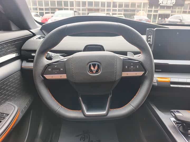 Changan UNI-V 2023 1.5 T Premium — фото 9