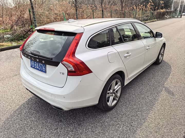 Volvo V60 2015 T 5 — фото 11