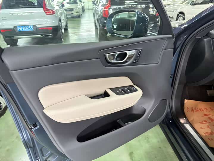 Volvo XC60 2026 B 5 4 WD — фото 5