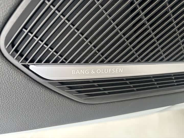 Audi A4L 2025 200 40 TFSI B&O — фото 11