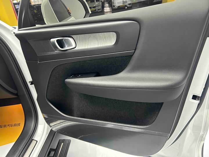 Volvo XC40 2024 B 3 — фото 20