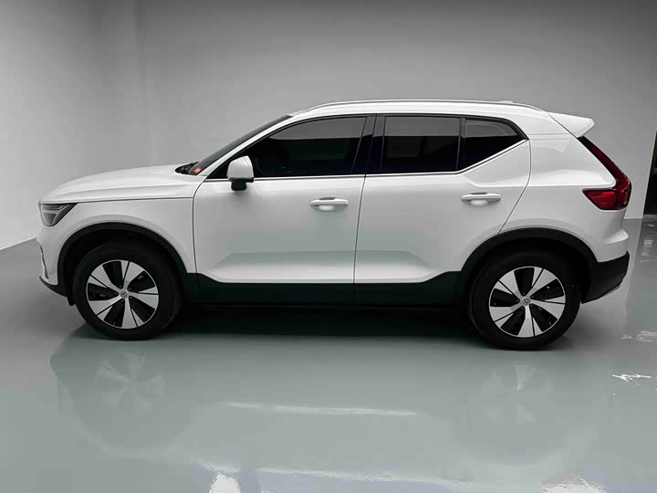 Volvo XC40 2024 B 3 — фото 17