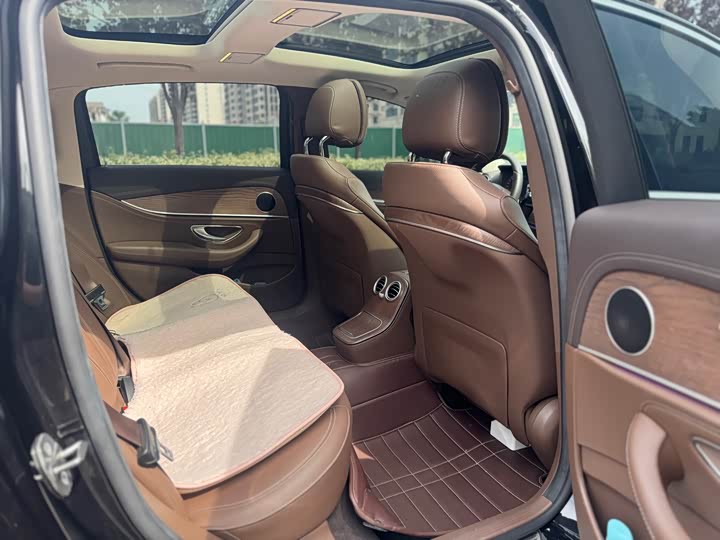 Mercedes-Benz E-Class 2022 E 300 L — фото 12
