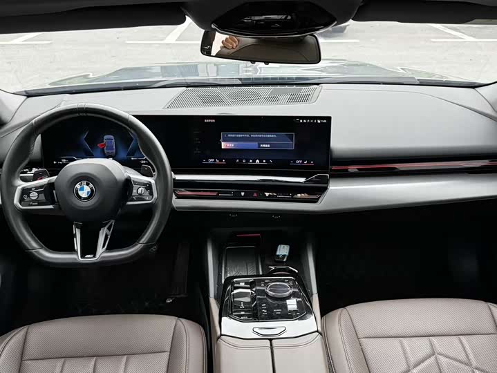 BMW 5-Series 2024 525 Li M — фото 17