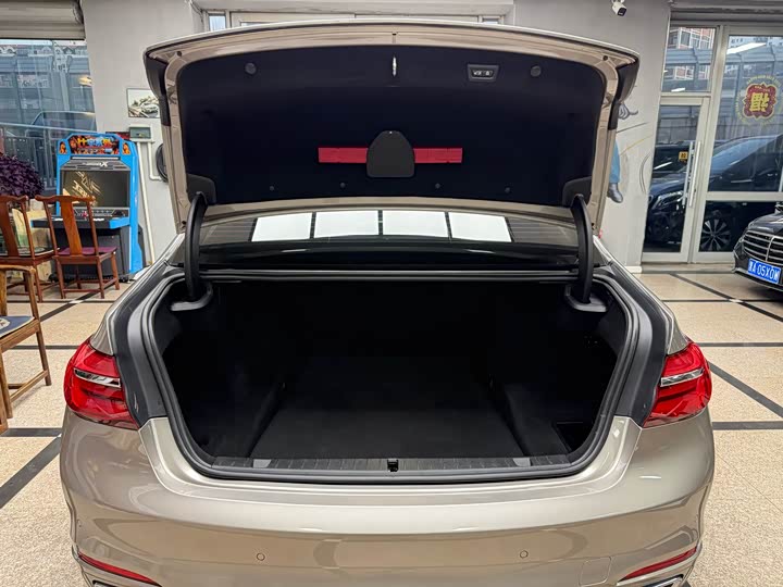 BMW 7-Series 2016 730 Li Leading — фото 8