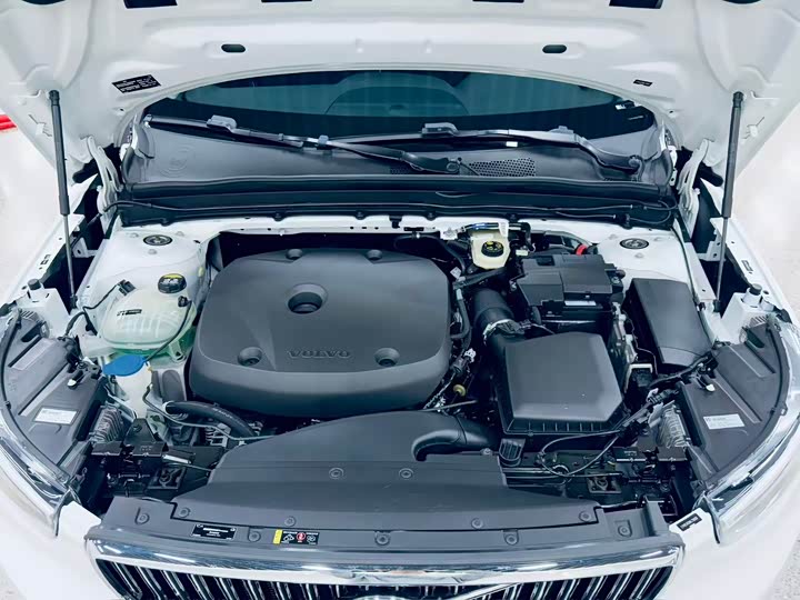 Volvo XC40 2022 T 4 WD — фото 16