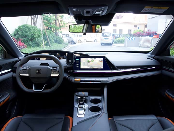 Changan UNI-V 2023 1.5 T Premium — фото 13