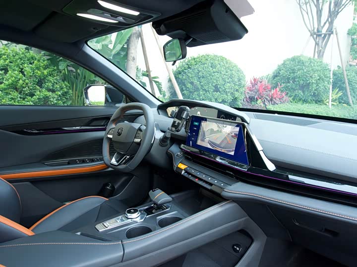 Changan UNI-V 2023 1.5 T Premium — фото 14