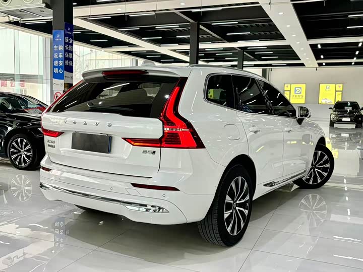 Volvo XC60 2023 B 5 4 WD — фото 17