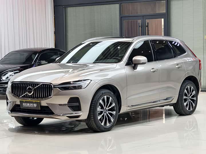 Volvo XC60 2025 B 5 4 WD