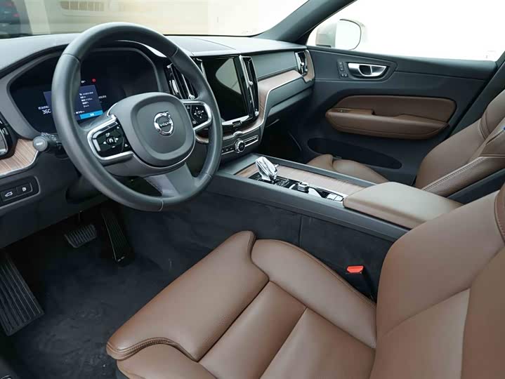 Volvo XC60 Hybrid 2024 T 8 PHEV 4 WD — фото 10