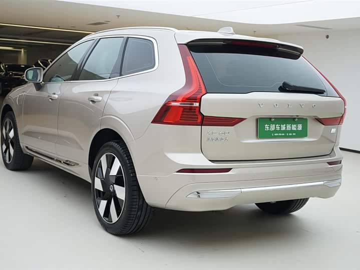 Volvo XC60 Hybrid 2024 T 8 PHEV 4 WD — фото 5