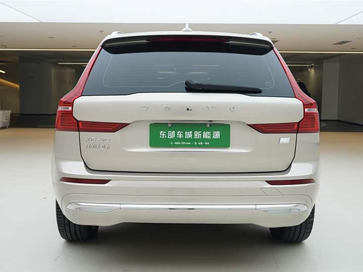Volvo XC60 Hybrid 2024 T 8 PHEV 4 WD — фото 4