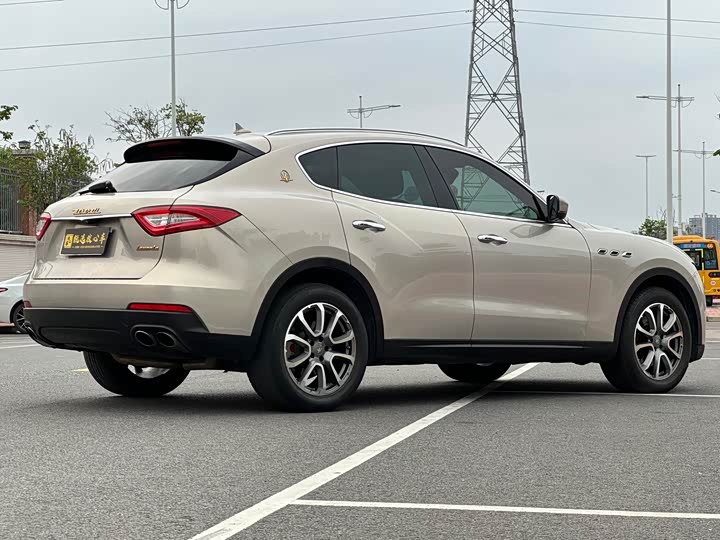 Maserati Levante 2018 3.0 T — фото 16