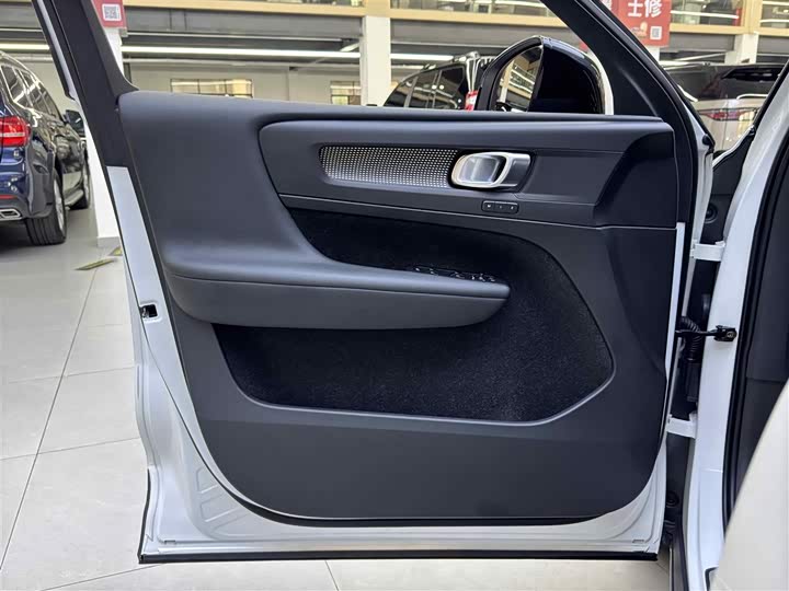 Volvo XC40 2020 T 4 WD — фото 14