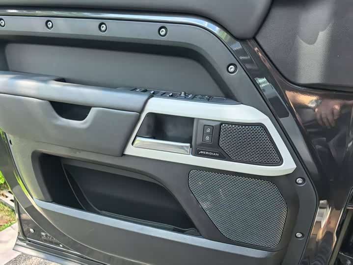 Land Rover Defender — фото 10