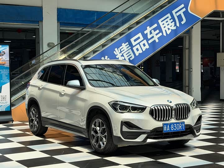 BMW X1 sDrive20Li стиль — фото 3