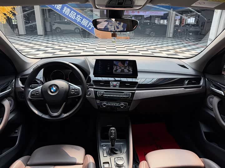 BMW X1 sDrive20Li стиль — фото 11