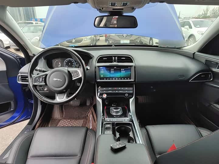 Jaguar XEL 2019 2.0 T 200 PS — фото 10