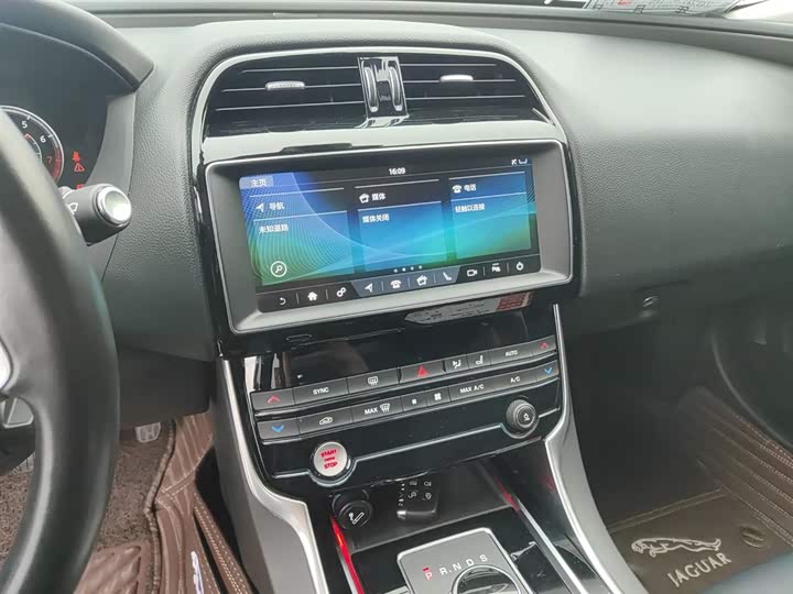 Jaguar XEL 2019 2.0 T 200 PS — фото 13