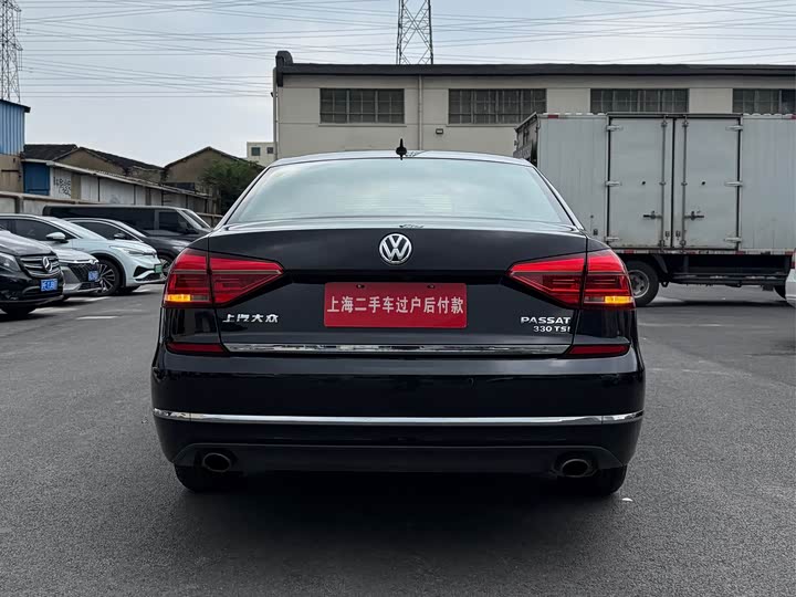 Volkswagen Passat — фото 11