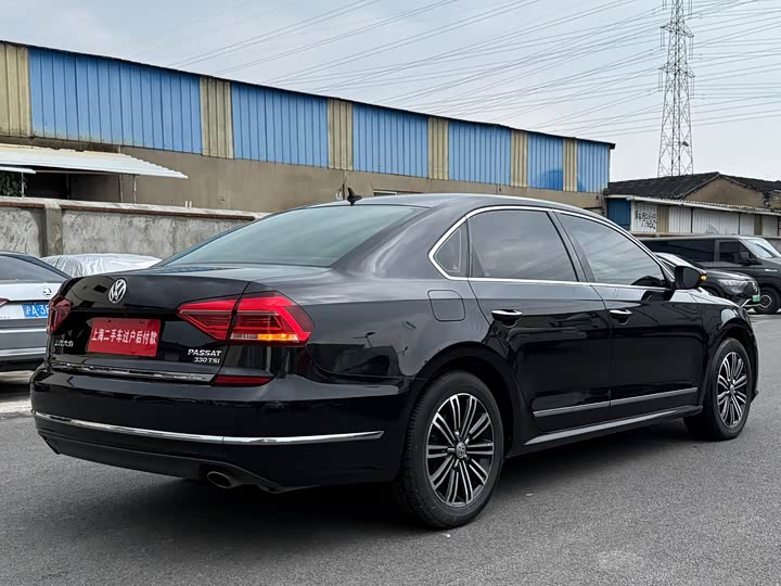 Volkswagen Passat — фото 14