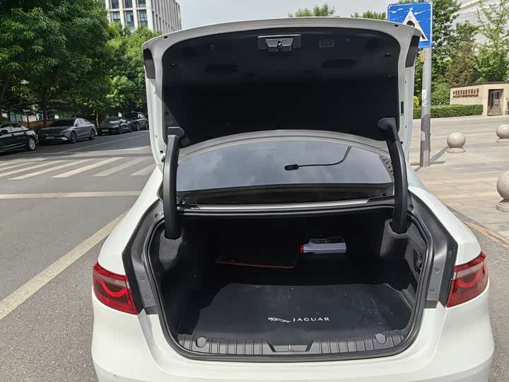 Jaguar XFL 2021 XFL 2.0 T P 250 4 WD — фото 14