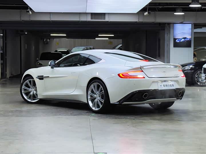 Aston Martin Vanquish 2013 6.0 L Standard — фото 4