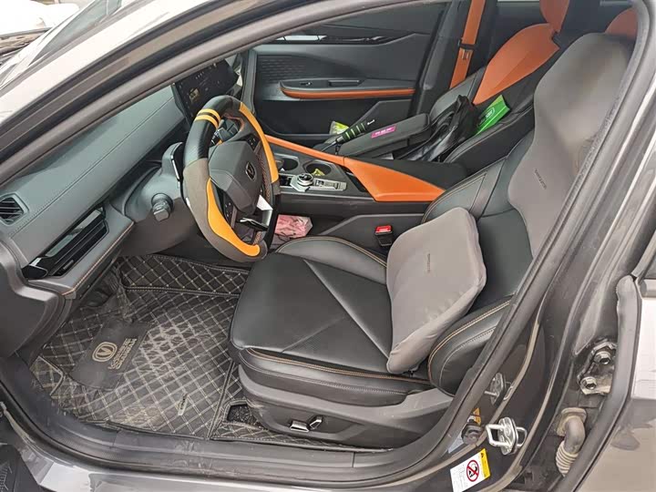 Changan UNI-V 2022 1.5 T Premium — фото 8